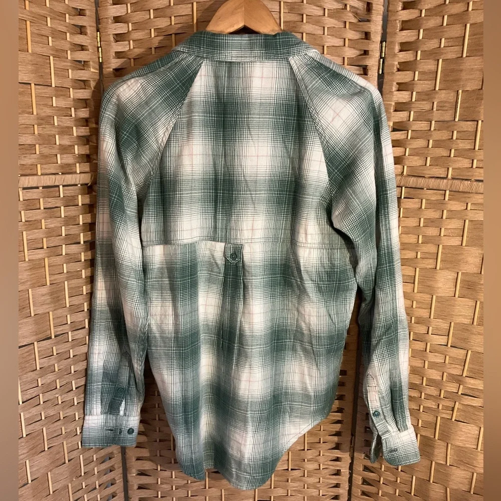 The North Face Plaid Cotton Shirt - Picture 2 of 10